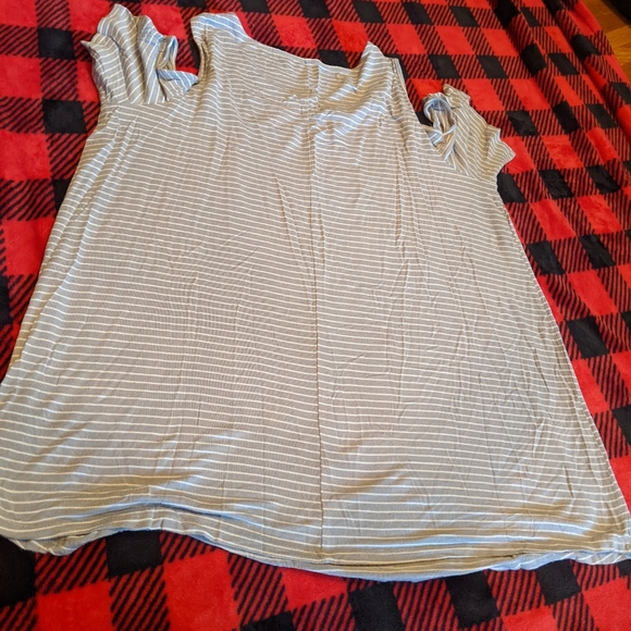 Two Motherhood Maternity Shirts Gently Used - Picture 7 of 9